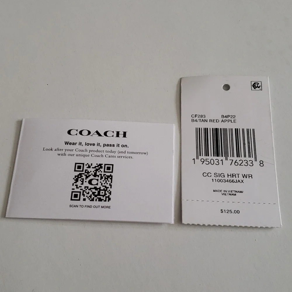 COACH HEART WRISTLET - Picture 10 of 11